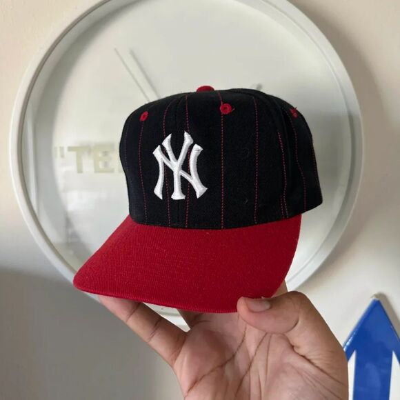 Vintage New York Yankees MLB NY Black Red Pinstripe Snapback Hat - Picture 2 of 7